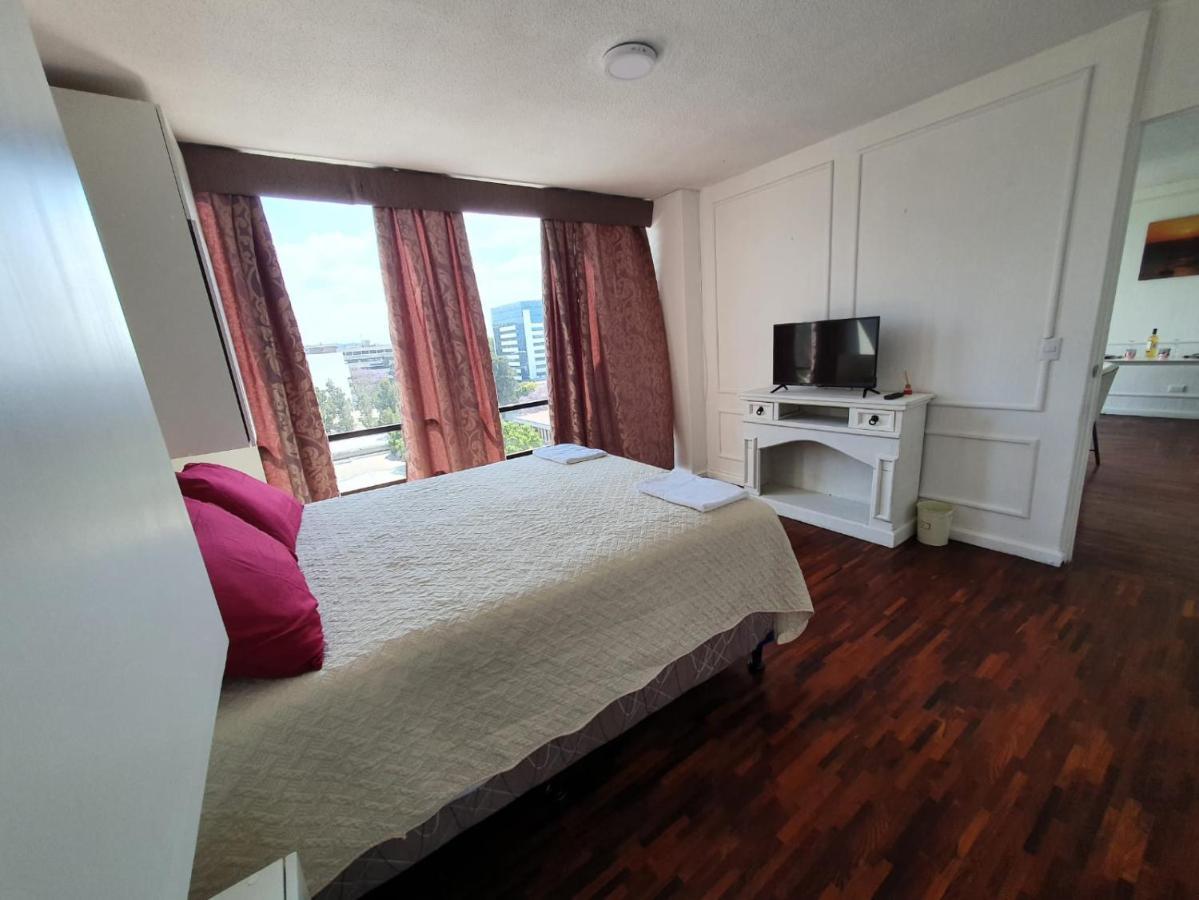 Apartamento Avenida Reforma Ciudad De Guatemala Esterno foto